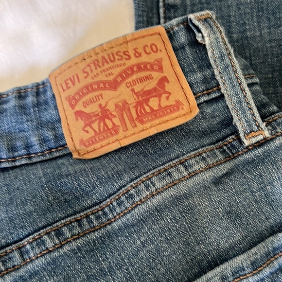 Levi 721 Distressed Jeans - Picture 5 of 5